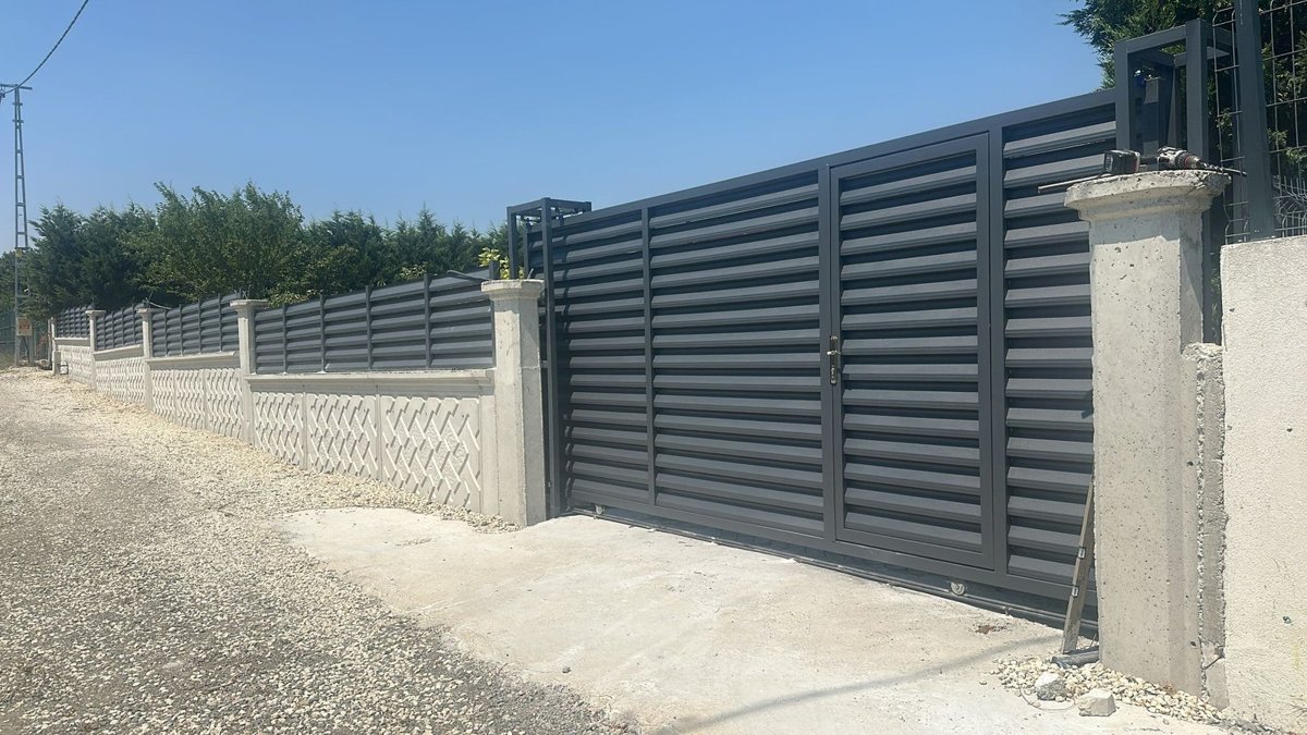 Raylı Sürgülü Otomatik Garaj ve Bahçe Kapısı (5,5 x 1,8 m) - görsel 2
